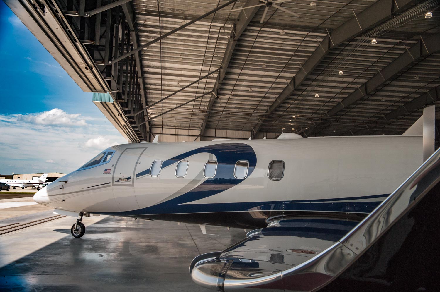 photo of inside of hanger lj & Associates Aviation