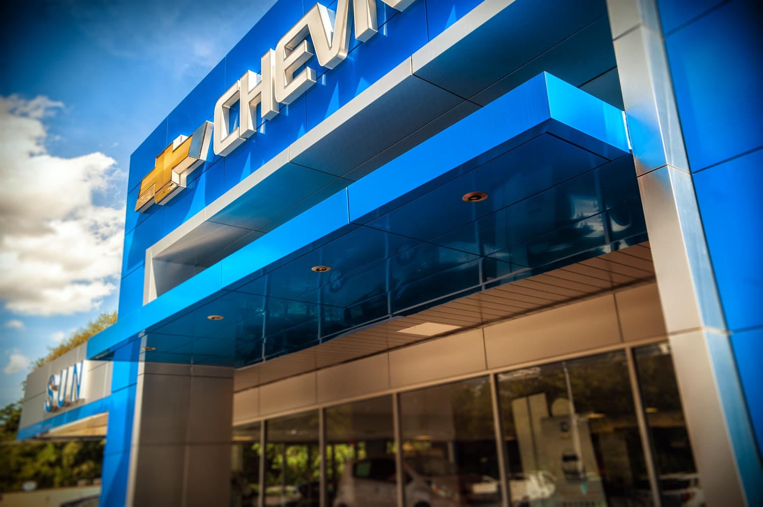 close up photo of Sun Chevrolet dealership Photograph of finished panels installed by GQ Contracting at Sun Chevrolet